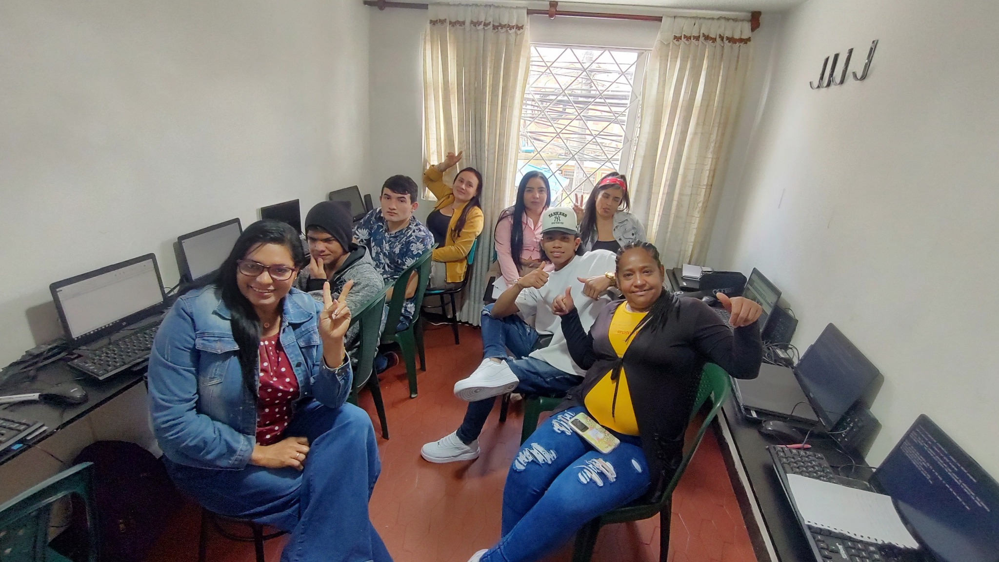 Estudiantes de la Fundación HDEA