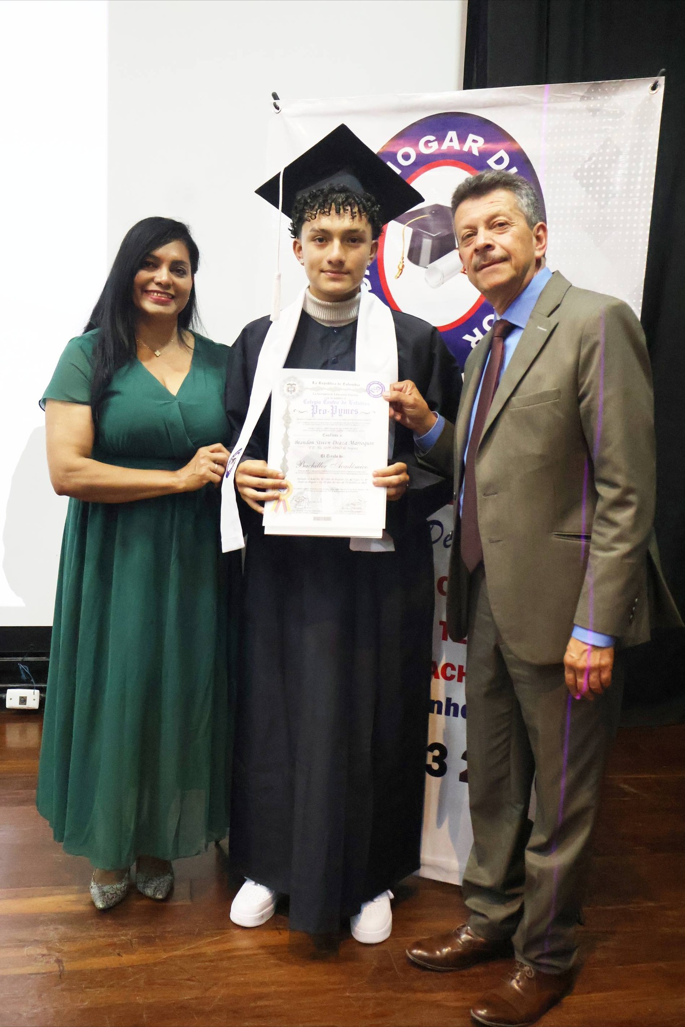 Estudiante adulto en clase de bachillerato HDEA